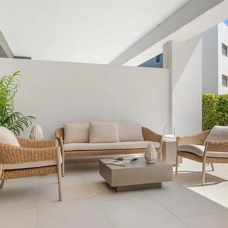 Moderno Oasis Con Jardin Y Piscinas En Vanian Lejlighed