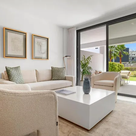 Lejlighed Moderno Oasis Con Jardin Y Piscinas En Vanian Estepona