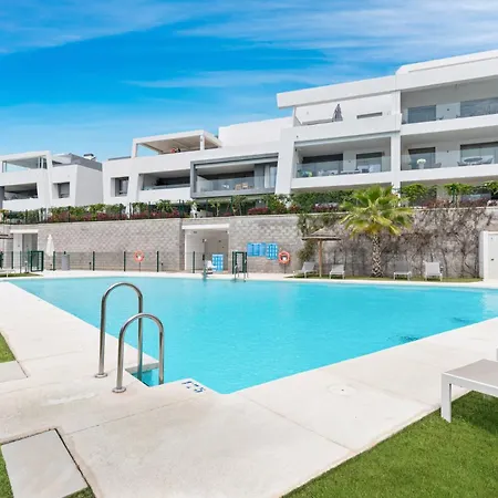 Moderno Oasis Con Jardin Y Piscinas En Vanian * Estepona